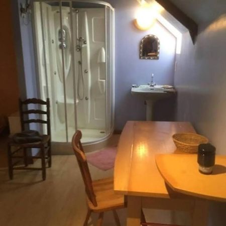 Chambre Chez L'Habitant Rueyres Ngoại thất bức ảnh