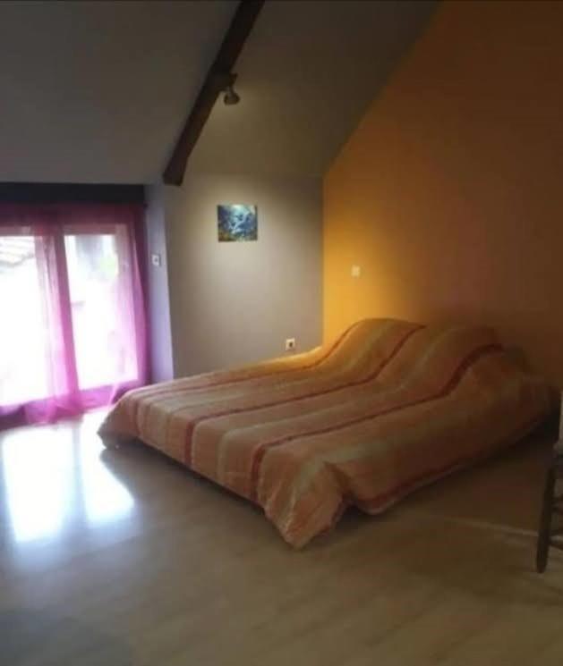 Chambre Chez L'Habitant Rueyres Ngoại thất bức ảnh