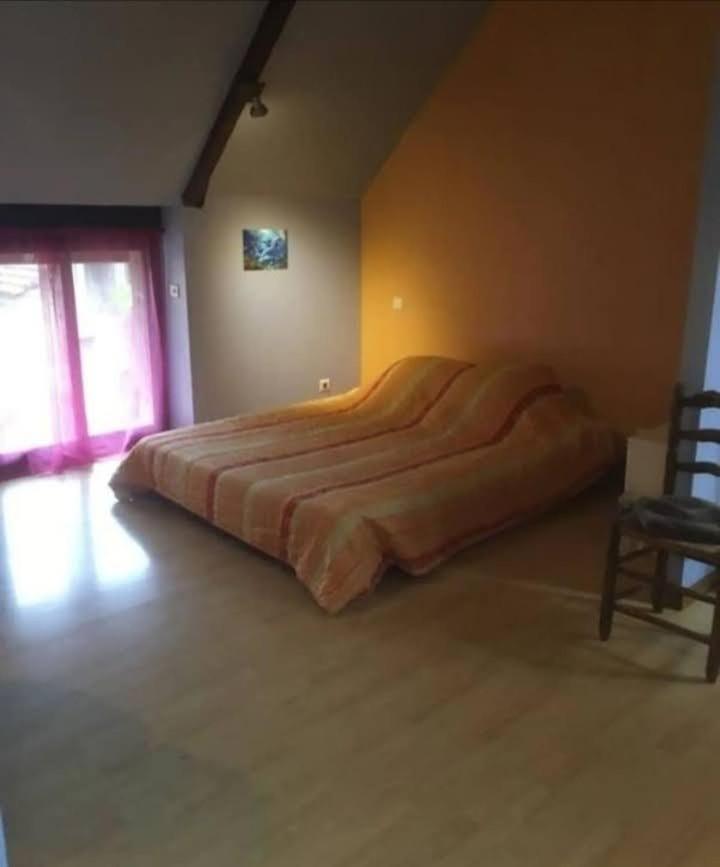 Chambre Chez L'Habitant Rueyres Ngoại thất bức ảnh