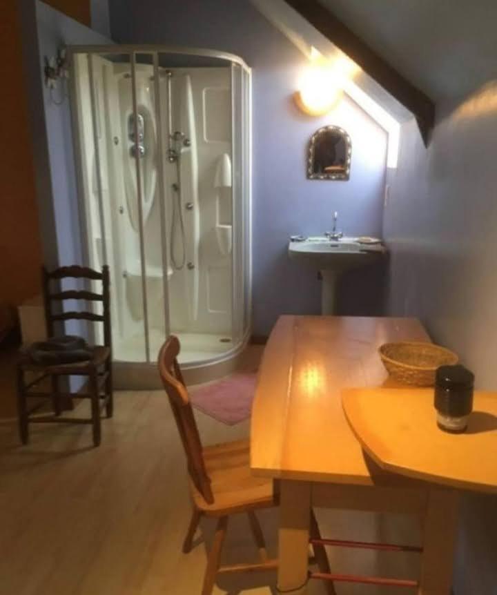 Chambre Chez L'Habitant Rueyres Ngoại thất bức ảnh