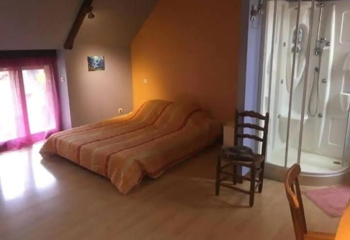 Chambre Chez L'Habitant Rueyres Ngoại thất bức ảnh